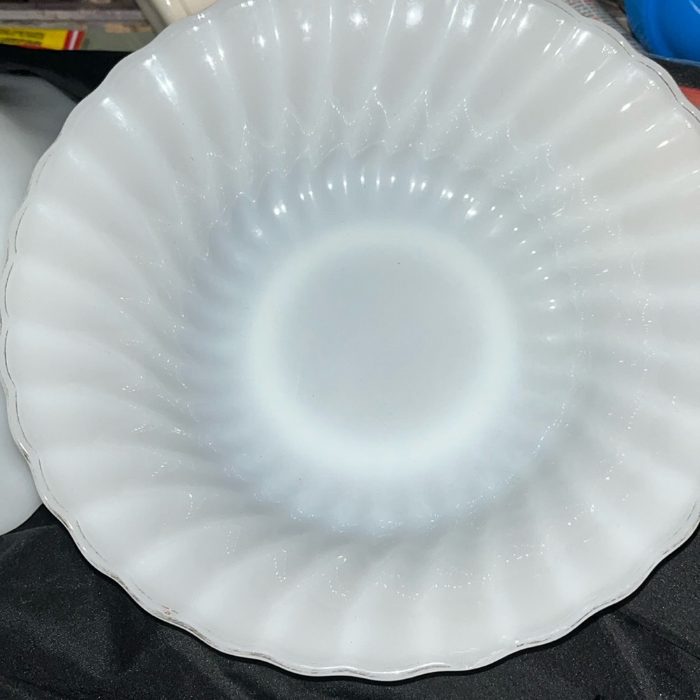 - Vintage Anchor Hocking Swirled Shell Pattern White Serving Bowl